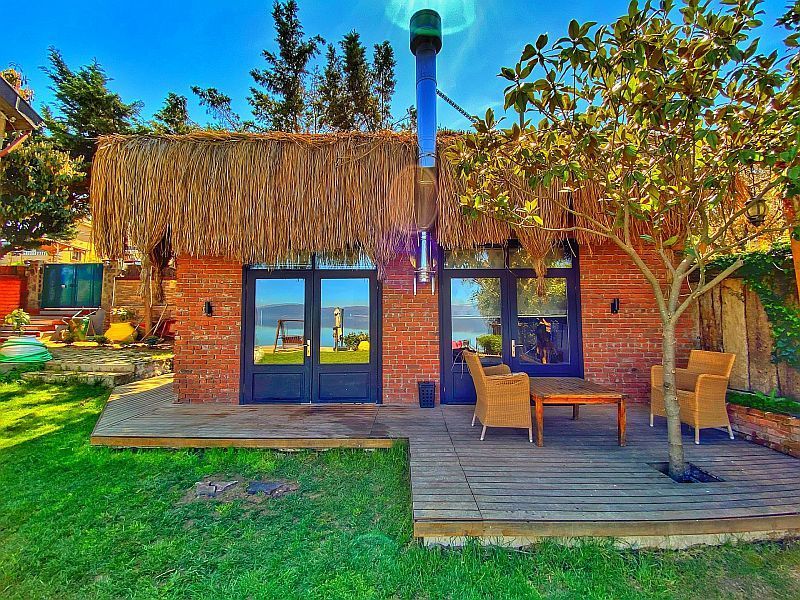 Villa Lake 1