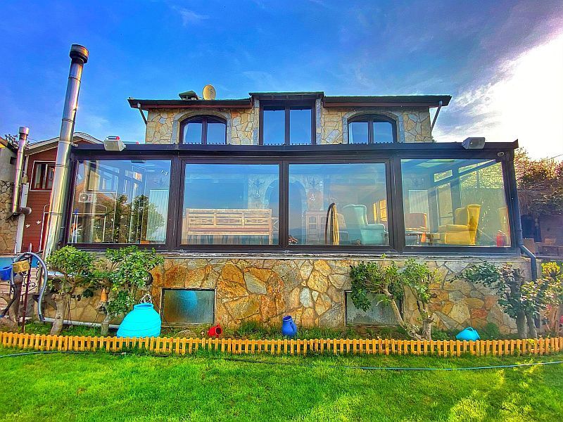 Villa Lake 3