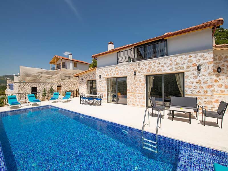 Villa April