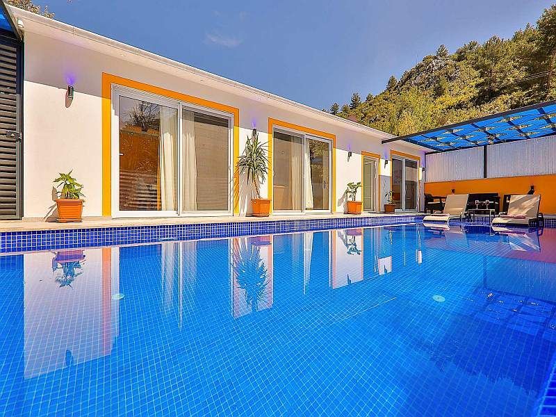 Villa Mustard